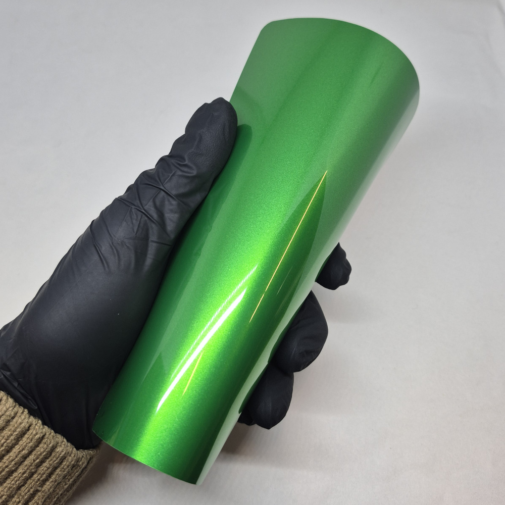 WunderVinyl Super Gloss+ Metallic Vortex Green wrapping film