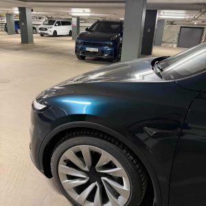 Tesla Model Y — WunderVinyl Super Gloss+ Dark Racing Green LT