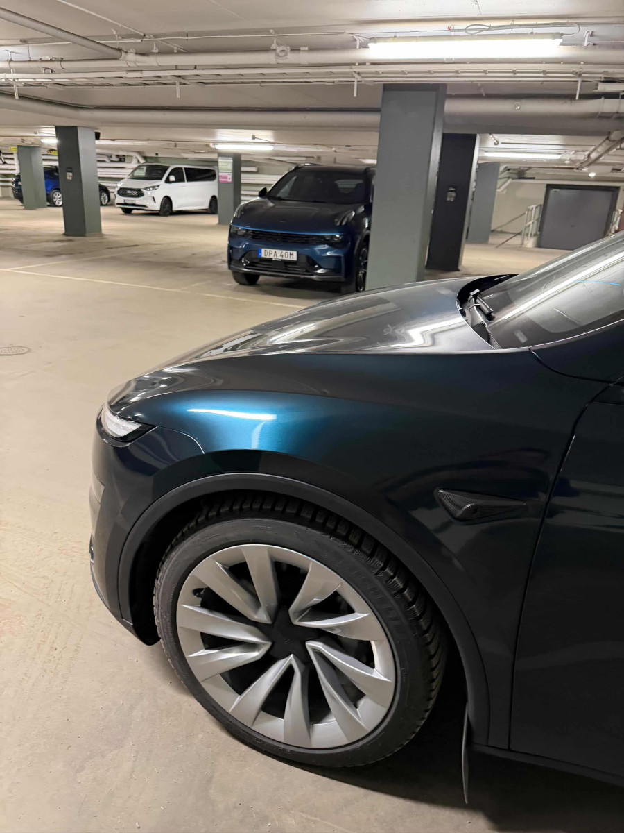 Tesla Model Y — WunderVinyl Super Gloss+ Dark Racing Green LT