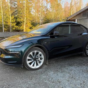 Tesla Y wrapped with WunderVinyl Super Gloss+ Dark Racing Green LT