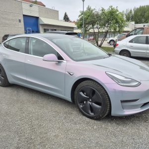 Tesla wrapped with WunderVinyl Super Gloss+ Candy Flip Grey to Purple LT