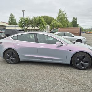 WunderVinyl Super Gloss+ Candy Flip Grey to Purple LT — Tesla Model 3